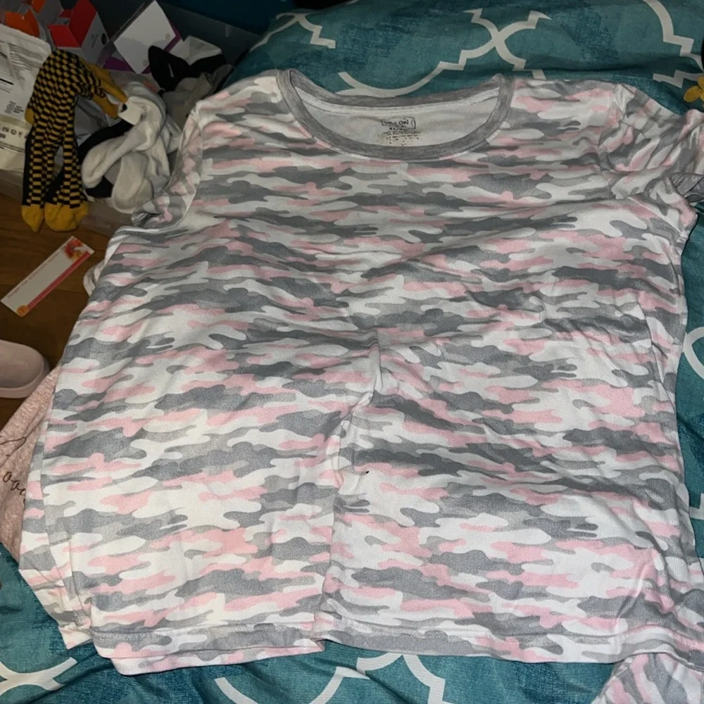 Cutest out fit to have; around the house or quick grocery store run and be relax - Picture 4 of 5